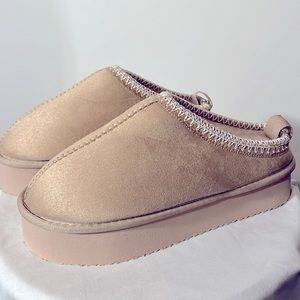 Ugg-like shoes